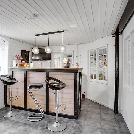 Apartment 1 Bedroom Lovely In V