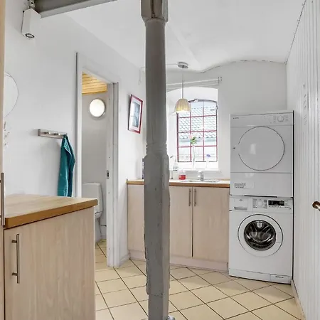 Apartment 1 Bedroom Lovely In V *